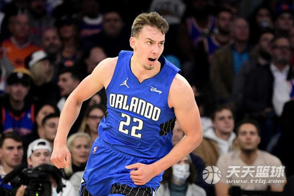 现场解说员 现场解说员